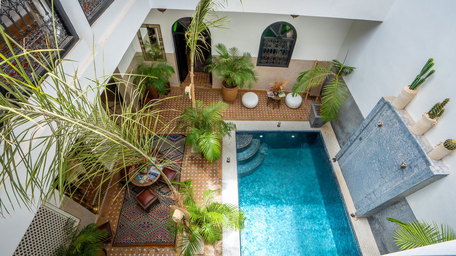 Patio du Riad Dabachi vu depuis le bassin